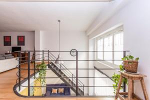 Zdjęcie z galerii obiektu LF PARKING INCLUIDO Amplio Loft en Barrio Santa Cruz w Sewilli