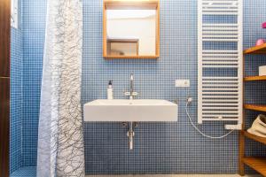 Łazienka w obiekcie LF PARKING INCLUIDO Amplio Loft en Barrio Santa Cruz