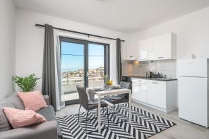 Kuchyň nebo kuchyňský kout v ubytování Lemon Tree Dubrovnik Apartments