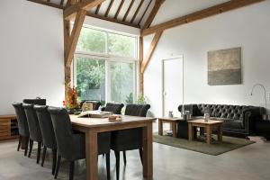 a dining room with a table and chairs at Hoevehotel 'Hof Christina' in Vrouwenpolder