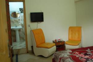 a room with a bedroom with a bed and a sink at KHYBER INN in Islamabad