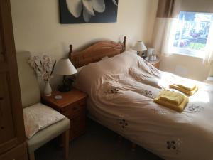 
A bed or beds in a room at The Haldon Guest House
