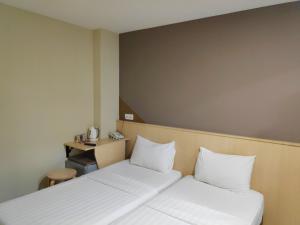Postel nebo postele na pokoji v ubytování SH Hotel Kota Damansara