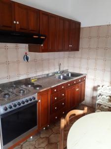 A kitchen or kitchenette at House of sea