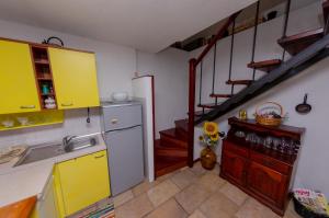 Kuchyň nebo kuchyňský kout v ubytování Kuca Kata - Property Nono