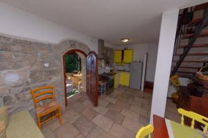 Kuchyň nebo kuchyňský kout v ubytování Kuca Kata - Property Nono