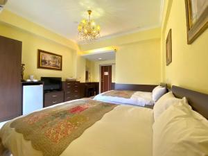 Postel nebo postele na pokoji v ubytování Ho Feng Private Hotel 電梯自助民宿