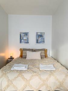 Ένα ή περισσότερα κρεβάτια σε δωμάτιο στο Cityview Design Apartment Amber