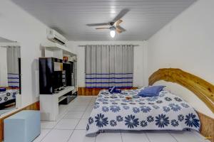 Cama ou camas em um quarto em Pousada Residenzial Cariocare