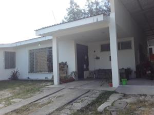 a large white house with a garage at Hostal Mision Catracha in Tegucigalpa