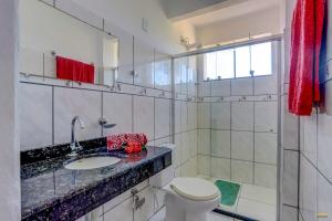 Um banheiro em Pousada Residenzial Cariocare