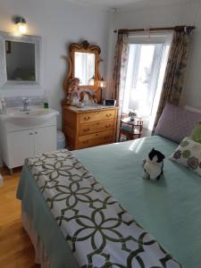 Ένα ή περισσότερα κρεβάτια σε δωμάτιο στο auberge gite maison des lilas +11 φωτογραφίες