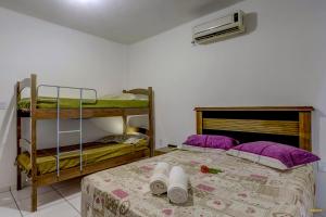 Cama ou camas em um quarto em Pousada Residenzial Cariocare
