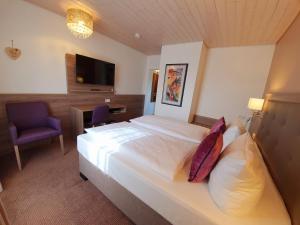 Postel nebo postele na pokoji v ubytování Hotel in den Herrnwiesen