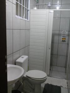 a white bathroom with a toilet and a sink at Villa Maria DA Luz ROCHA Olimpia in Olímpia +28 photos