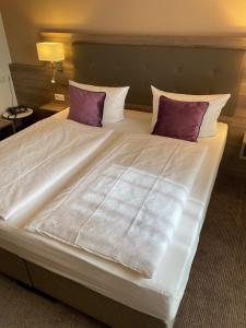 Postel nebo postele na pokoji v ubytování Hotel in den Herrnwiesen