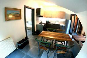 Kuchyňa alebo kuchynka v ubytovaní The Mountain Loft Klinovec - with infrasauna