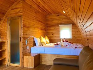 Llit o llits en una habitació de Seagate Bungalow Quy Nhon