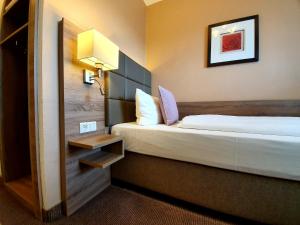 Postel nebo postele na pokoji v ubytování Hotel in den Herrnwiesen