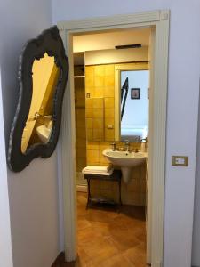 A bathroom at Masseria La Chiusa Delle More