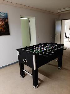 a foosball table in a room with at Monteurwohnung Zentrum in Zerbst