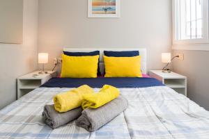 Posteľ alebo postele v izbe v ubytovaní MalagaOnBeach 2 - Two bedrooms - up to 3 people - 30 meters beach