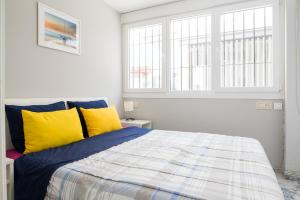 Posteľ alebo postele v izbe v ubytovaní MalagaOnBeach 2 - Two bedrooms - up to 3 people - 30 meters beach