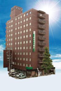 rendering hotelu z samochodami zaparkowanymi przed nim w obiekcie Az Inn Fukui (Ace Inn Fukui) w mieście Fukui