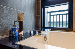 Phòng tắm tại 礁溪320山館 Jiaoxi Shanguan B&B