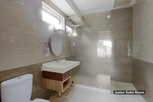 Baðherbergi á Mutiara Suites
