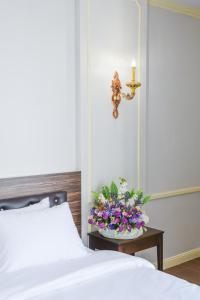 The MACEO Hotel客房内的一张或多张床位