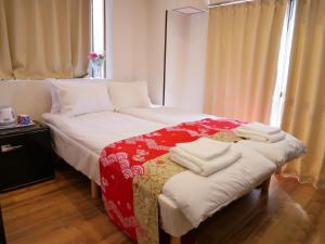 Postel nebo postele na pokoji v ubytování Tokyo shinjukutei Hotel Asahi gruop 東京新宿亭ホテル + 13 fotografií