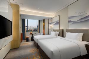 Ένα ή περισσότερα κρεβάτια σε δωμάτιο στο Ramada by Wyndham Changsha Wuguang +50 φωτογραφίες