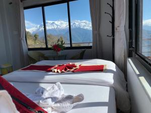 Pemandangan gunung umum atau pemandangan gunung yang diambil dari hotel