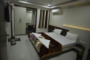 מיטה או מיטות בחדר ב-Hotel Amrit Plaza