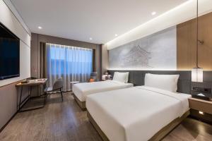 Кровать или кровати в номере Novotel Xi'an The Bell Tower +43 фотографии