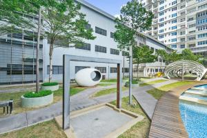a courtyard with a pool and a building at Puchong Skypod Residence @ Hostay in Puchong