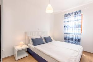 Ένα ή περισσότερα κρεβάτια σε δωμάτιο στο Apartments Rina