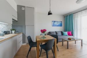 Kuchyňa alebo kuchynka v ubytovaní Wagonowa P&O Apartments