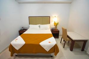 Postel nebo postele na pokoji v ubytování Hotel Viswa Grand