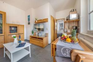 a living room with a bowl of fruit on a table at Kutterkoje in Zingst