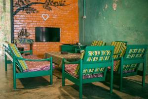 TV a/nebo společenská místnost v ubytování Voyage Guesthouse