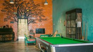 Biliár nebo kulečník v ubytování Voyage Guesthouse