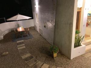 Patio atau area outdoor lain di 藍屋頂民宿-少人包棟民宿Blue Dome