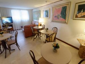 Телевизор и/или развлекательный центр в Hotel Ravenna