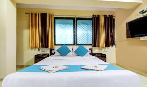 Cama ou camas em um quarto em Rajdeep Inn