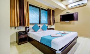 Cama ou camas em um quarto em Rajdeep Inn