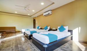 Cama ou camas em um quarto em Rajdeep Inn