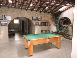 a pool table in the middle of a room at Hotel Modelo in Poços de Caldas