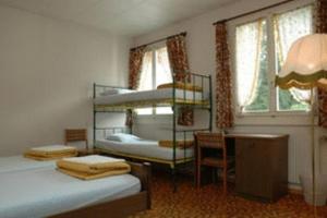 Postel nebo postele na pokoji v ubytování Funny Farm Backpackers